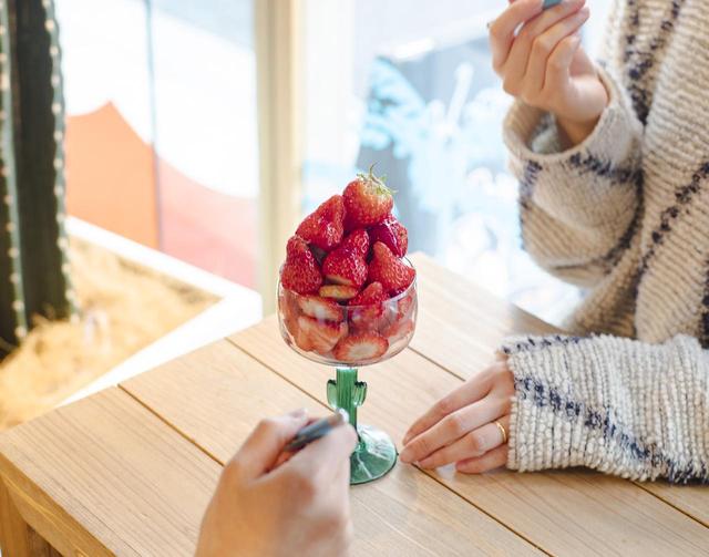 画像5: カリフォルニア発「ギルトフリーなアイス店」キッピーズからいちごパフェ発売