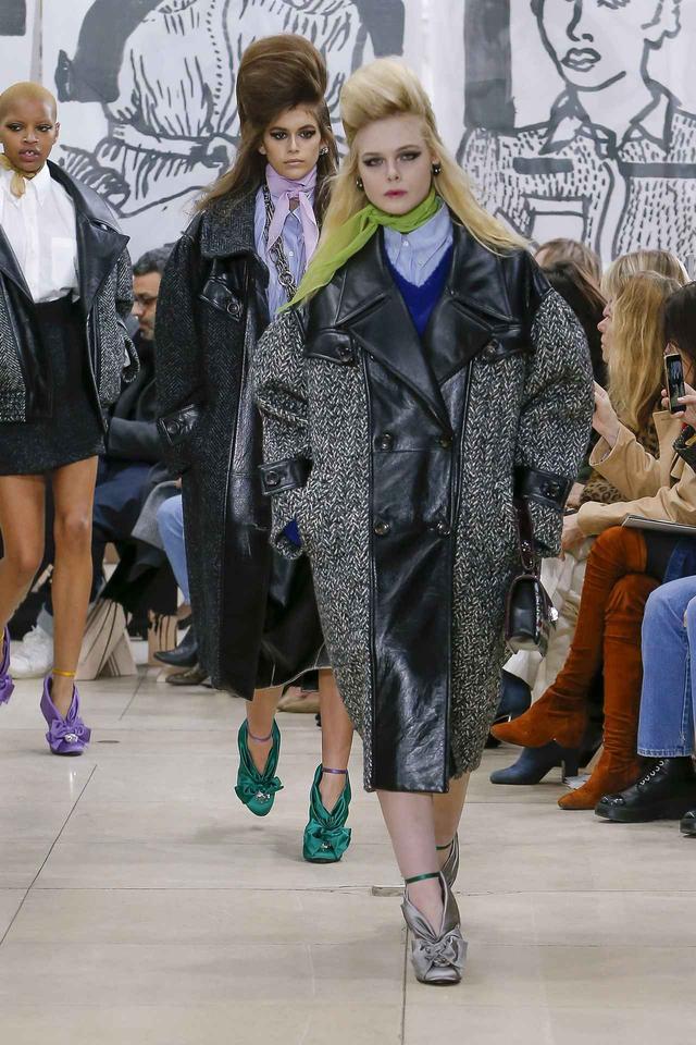 画像2: エル・ファニング、miu miuの最新コレクションでランウェイデビューを飾る