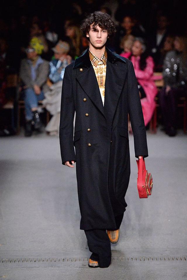 画像: Burberryのランウェイより。
