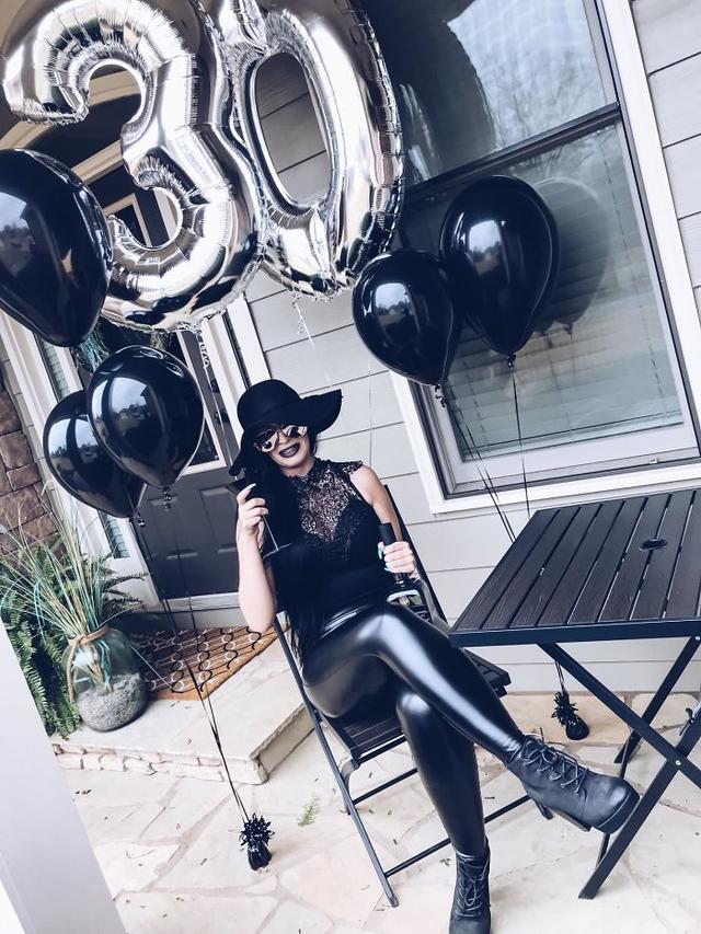 画像: 年を取りたくない!アラサー美女が30歳誕生日に「自分の葬式」あげる
