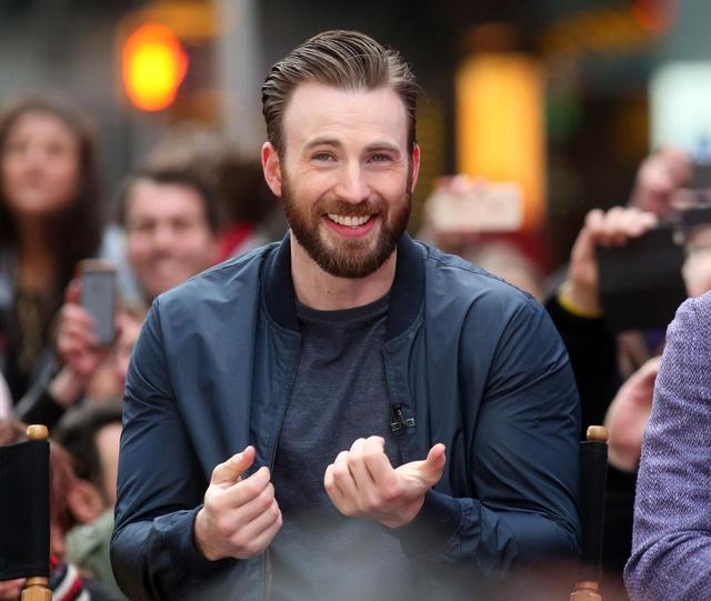 画像1: ガンの少年の願いを叶えるべく、アベンジャーズのヒーローが立ち上がる