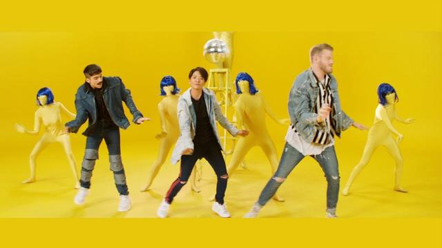 画像: 楽曲「ファンタシー」で韓国人アーティストのアンバーとコラボ。 www.youtube.com