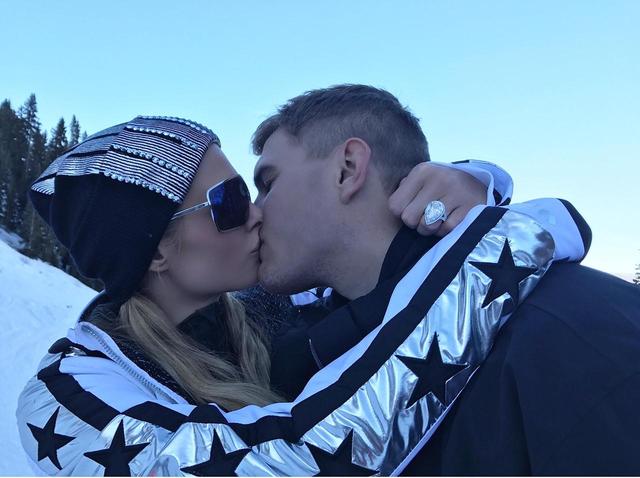 画像1: パリス・ヒルトン、2億円超えの婚約指輪はいったいどこへ?