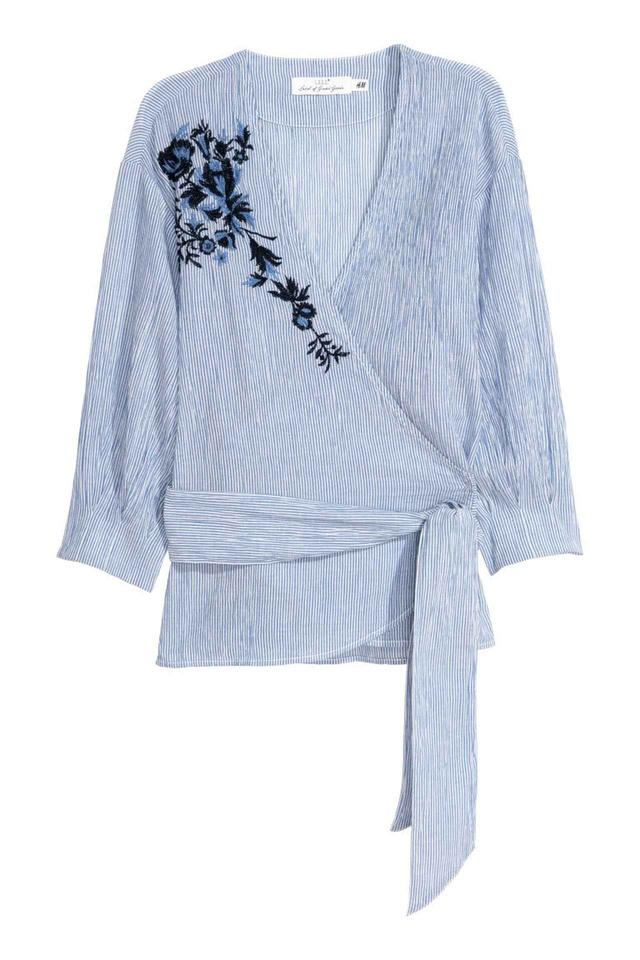 画像: H&M / コットンラップブラウス 2,999円(税込) www2.hm.com