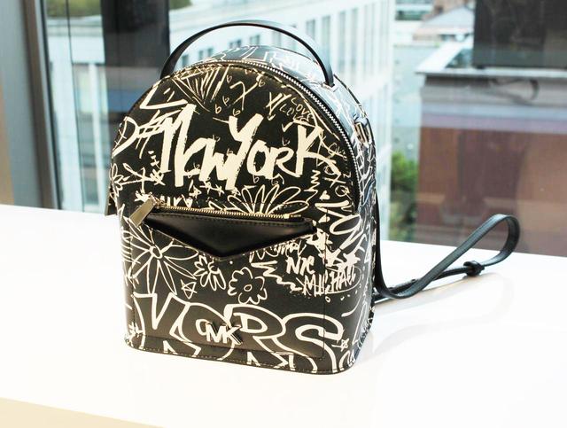 画像: “ジュッサ”コンバーティブル・バックパック¥54,000