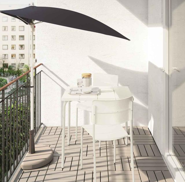 画像: VÄDDÖ テーブル 屋外用 ¥4,999(旧価格:¥6,990)