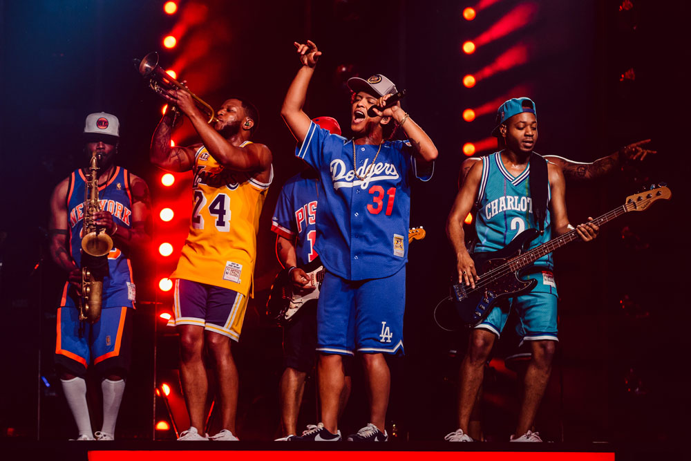 ブルーノ・マーズが日本で熱唱！4公演ソールドアウトの日本公演が遂にスタート フロントロウ ｜ グローカルなメディア