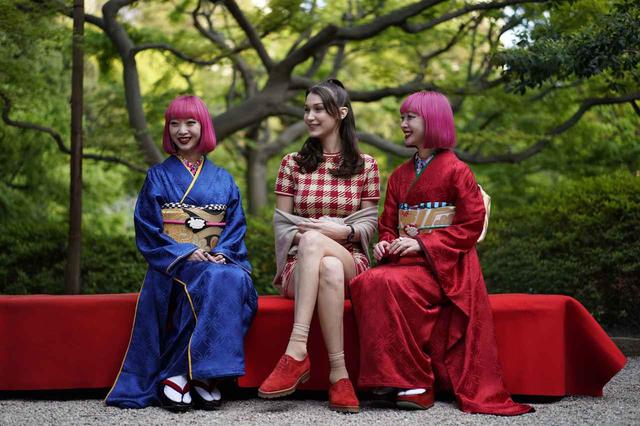 画像3: ベラ・ハディッドが、茶道に初挑戦!