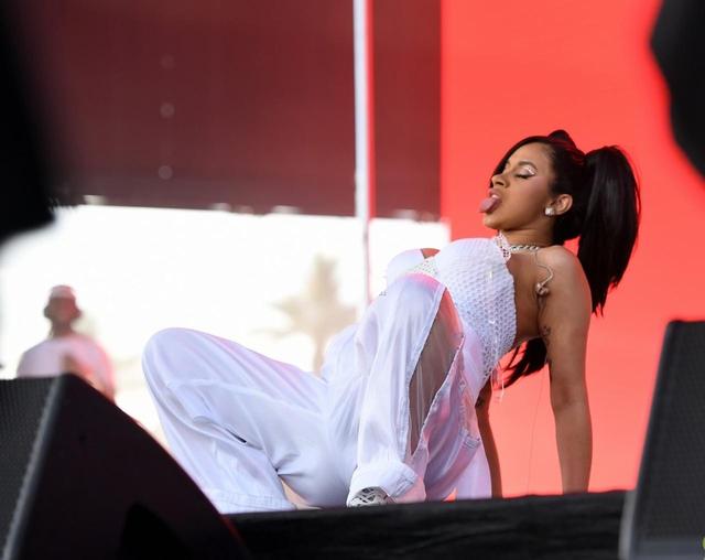 画像2: ©Twitter/Cardi B Updates