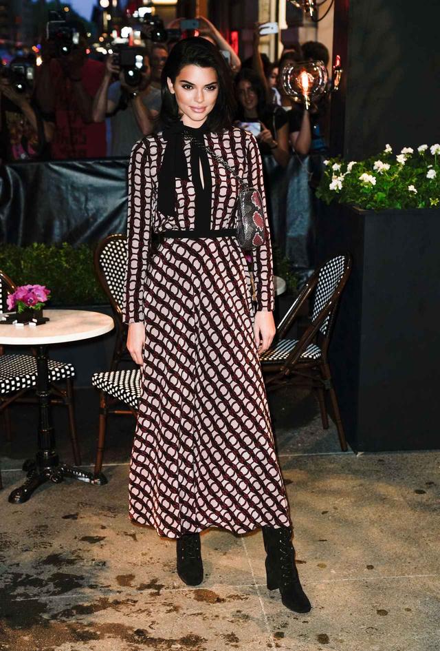 画像5: ケンダル・ジェンナー、白Tからドレスへ!最新オン・オフスタイルに注目