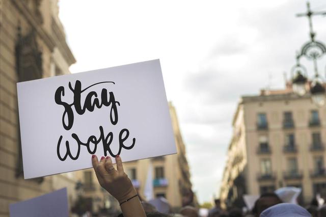 画像1: 「woke/ウォーク」ってどういう意味?