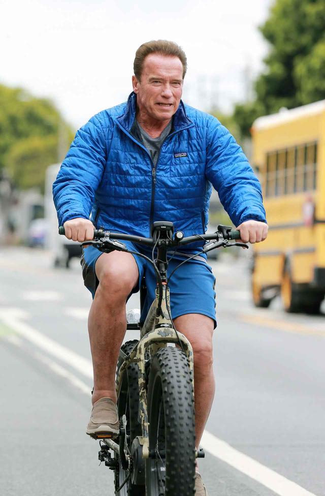 画像1: アーノルド・シュワルツェネッガーの「自転車」がイカつすぎる