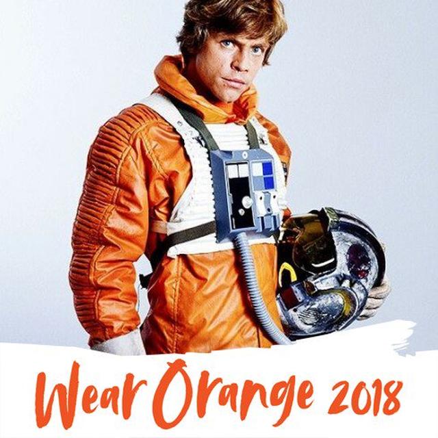 画像: マーク・ハミル、オレンジ色を着用している若い頃の写真を公開。©Mark Hamill