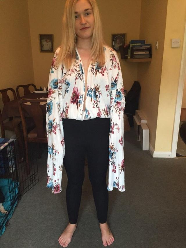 画像2: 通販である服を購入、しかしツッコミどころ満載の服が到着