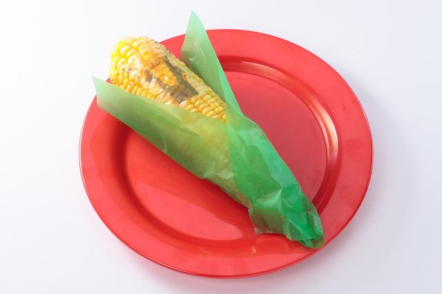 画像: コーンコブガイのとうもろこし 380円(7月20日発売予定)とうもろこしまるごと一本に、「コーンコブガイ」がデザイン。