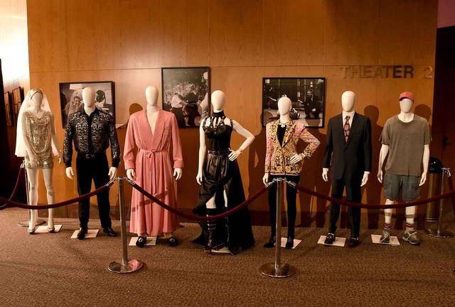 画像: レッドカーペットイベント会場にて展示された同作で出演者たちが着用した衣装の数々。