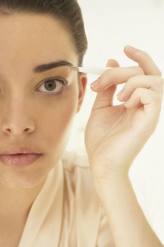 画像2: 「眉毛のお手入れ」をする際にやりがちな間違い&適切な環境とは?