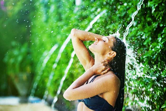 画像2: すぐにできる裏ワザ!海やプールの水から髪を守るワンステップ