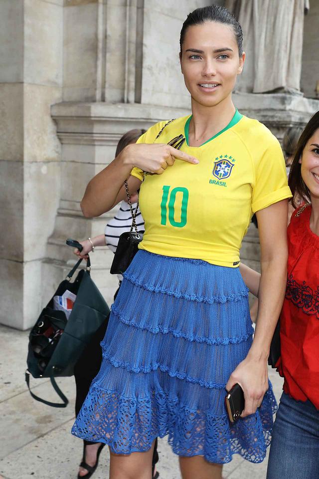画像3: アドリアナ・リマ、ある方法でサッカーブラジル代表愛を炸裂させる