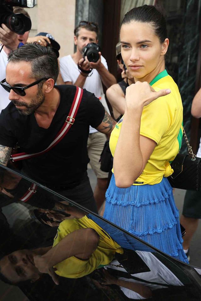 画像2: アドリアナ・リマ、ある方法でサッカーブラジル代表愛を炸裂させる