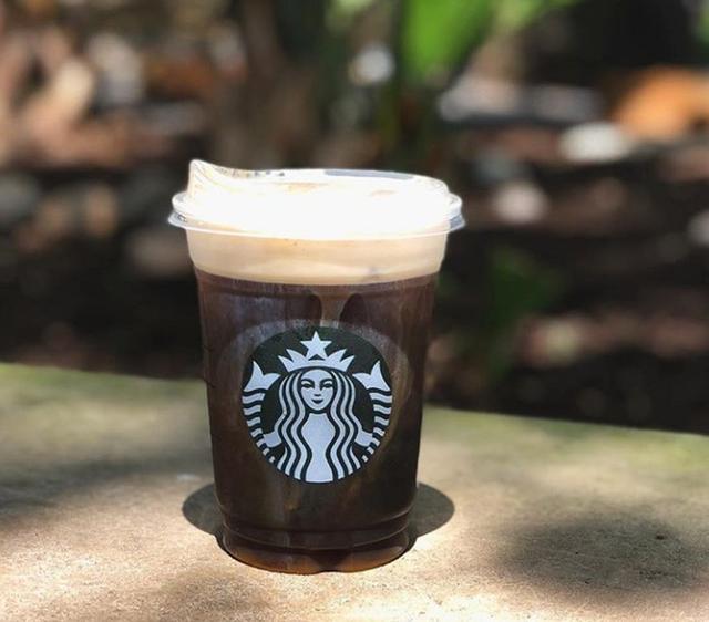 画像: 直接口をつけて飲むことができる「シッピーカップ・リッド」。以前からアメリカ国内の約1,400店舗で提供されてきたが、一般的にはあまり馴染みがなかった。 www.instagram.com