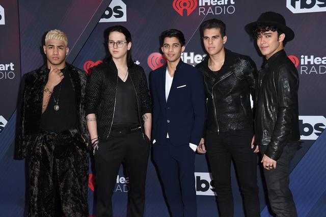 画像: CNCO、2018年3月に最優秀リミックス賞を受賞したアイハート・ミュージック・アワードにて。