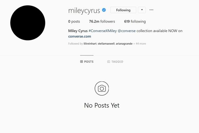 画像: アイコン写真も顔写真から「真っ暗闇」に変更に。©Miley Cyrus/ Instagram