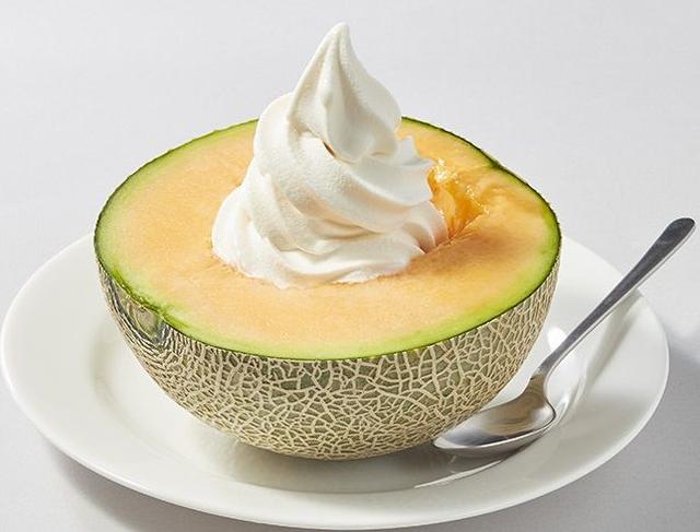 画像: 北海道産らいでんハーフカットメロン&ソフトクリーム 1,499円