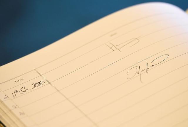 画像: 最新のサイン。