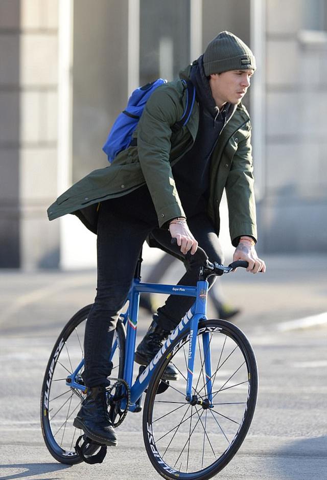 画像: 自転車で通学する姿がよく見かけられていたが…。