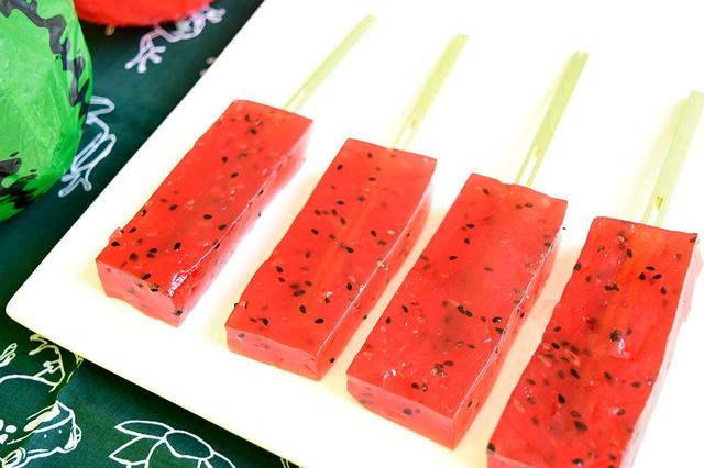 画像1: セレブも注目するスイカが「西瓜わらび餅」に!