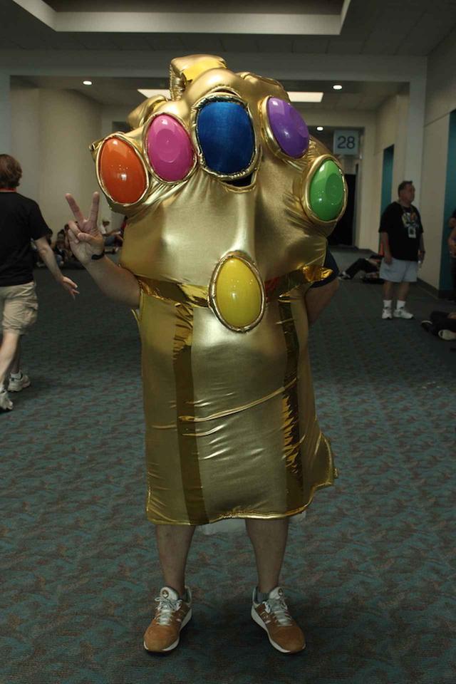 画像: 『アベンジャーズ/インフィニティ・ウォー』の悪役サノスの“手”となった男性。何度も転びそうになっていた。