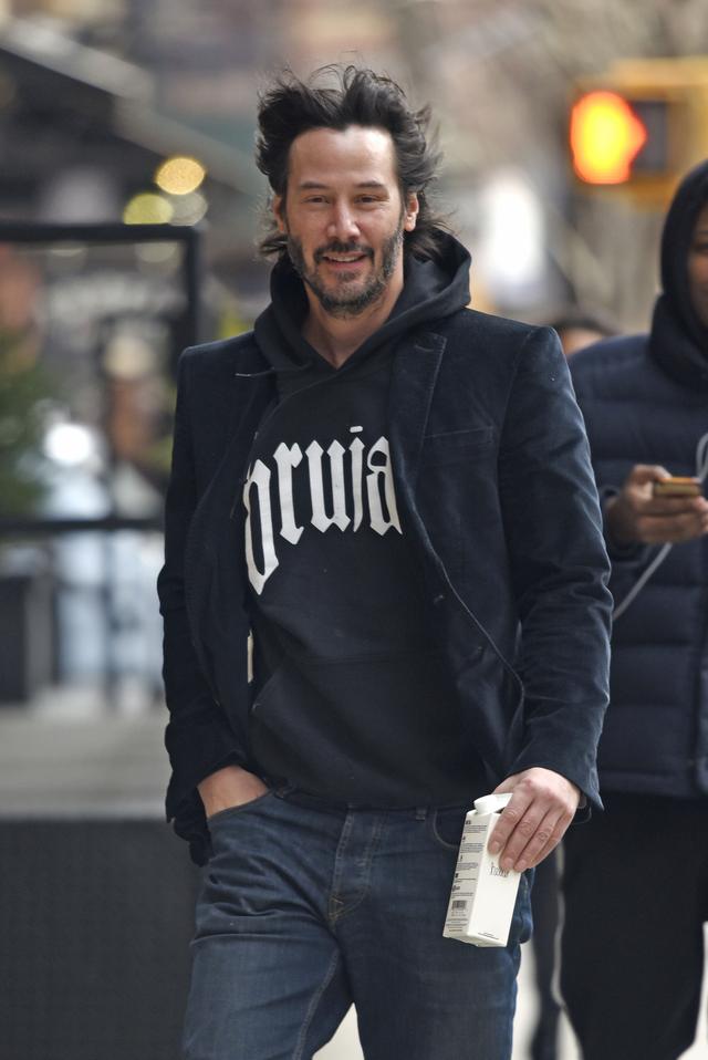 画像3: キアヌ・リーブス、飲んでいるお水まで「マジでいい人」