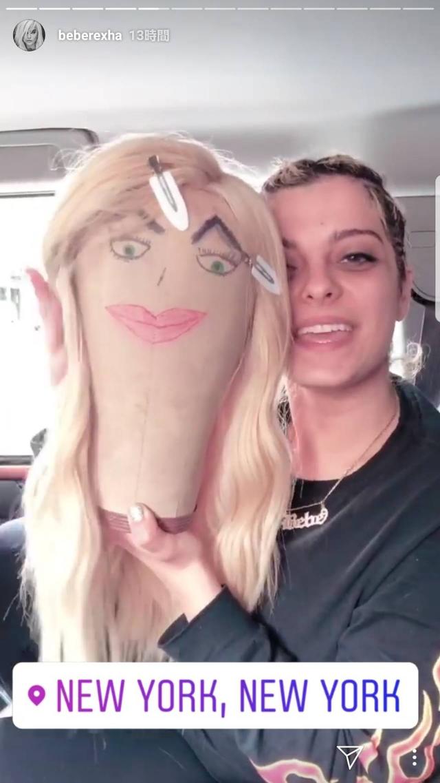 画像: ビービーとベッキー。Bebe Rexha