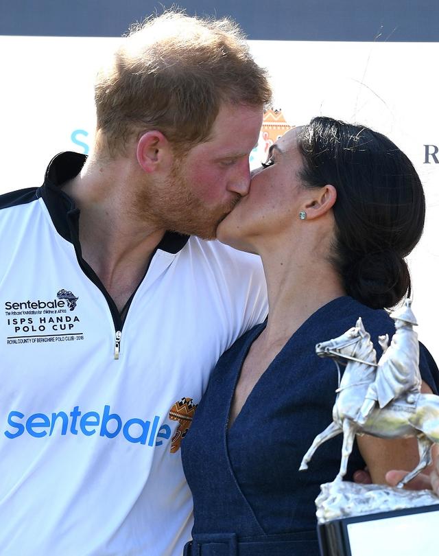 画像5: ヘンリー王子に「ご褒美キス」
