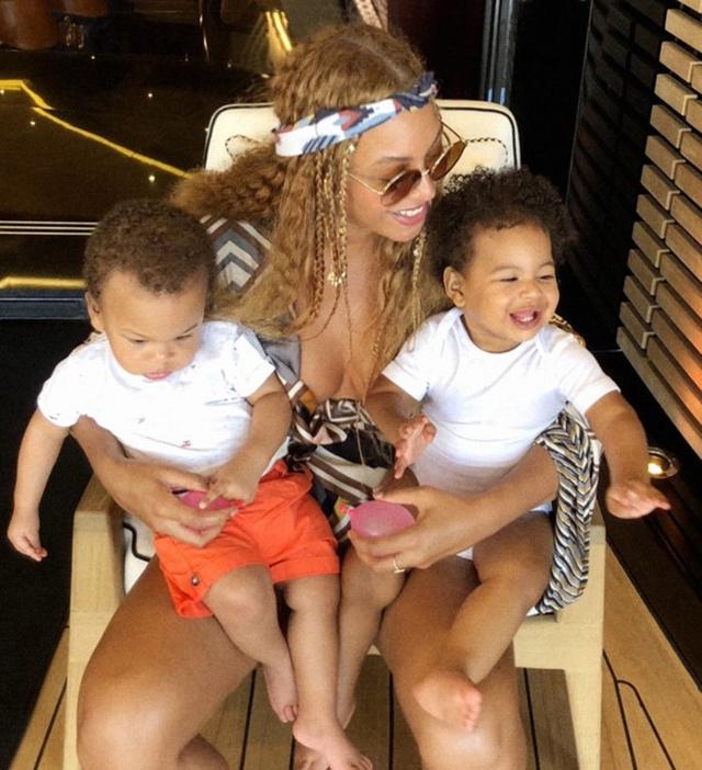 画像: 左がサーくんで右がルミちゃん。©Beyonce.com