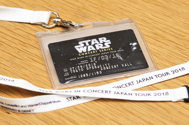 画像: 会場で渡されるストラップ付きカード型チケット。Photo by 星野麻美、Presentation licensed by DISNEY CONCERTS in association with 20th Century Fox, Lucasfilm and Warner/Chappell Music. © 2018 & TM LUCASFILM LTD. ALL RIGHTS RESERVED © DISNEY