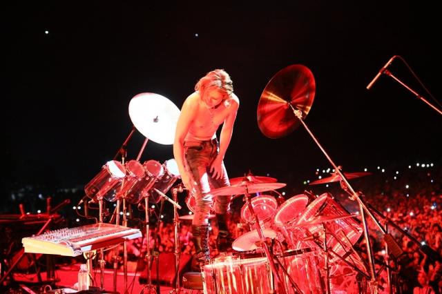 画像3: スクリレックスのフジロックのステージにYOSHIKIサプライズ登場!写真アリ