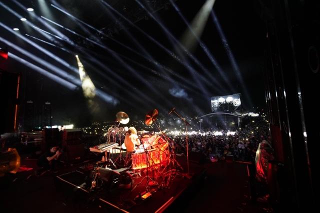 画像1: スクリレックスのフジロックのステージにYOSHIKIサプライズ登場!写真アリ