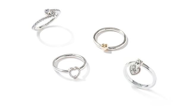 画像: 写真左から:クロスリング(SV×CZ)¥10,000(税抜)/ オープンリング(SV×CZ)¥7,500(税抜) / ゴールドのハートリング(SV×14K) ¥ 10,000(税抜)/ ハートパドロックリング(SV) ¥ 6,500(税抜)