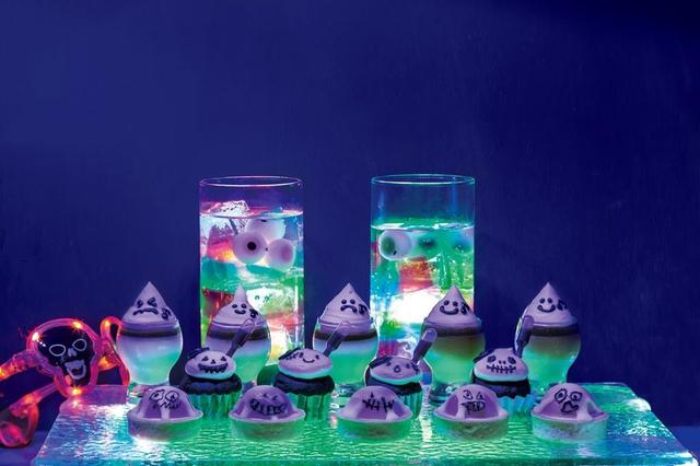 画像: 暗闇で光るハロウィーンビュッフェ!東京ディズニーリゾートのホテルで
