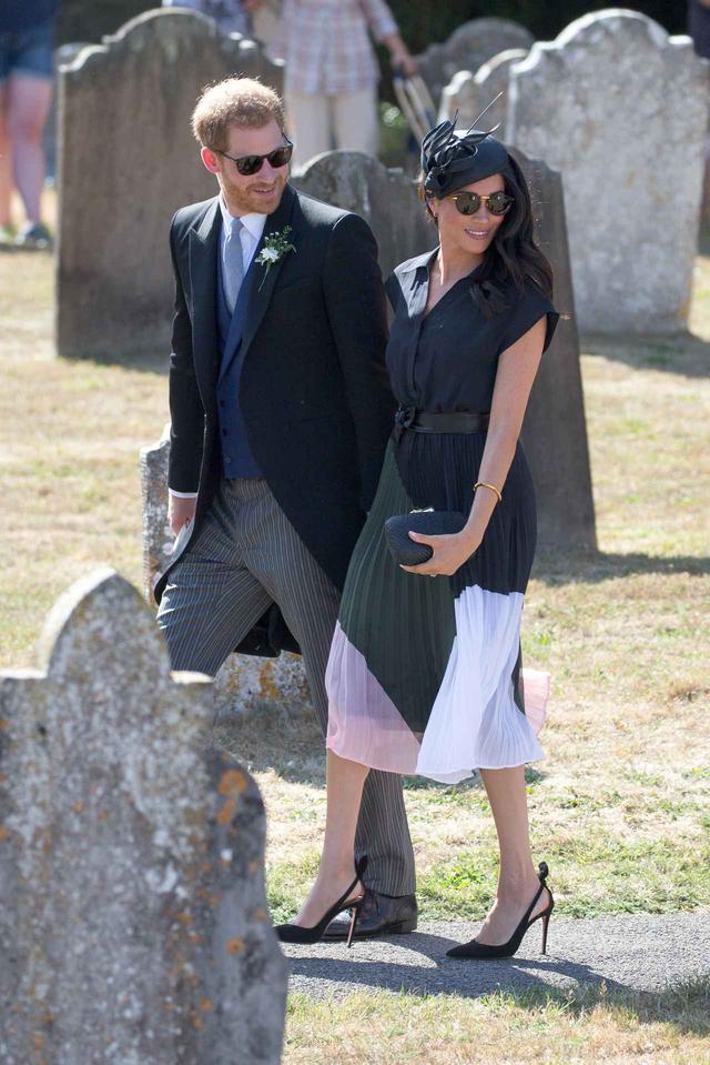 画像1: メーガン妃、誕生日は友人の結婚式へ!お呼ばれファッションをチェック