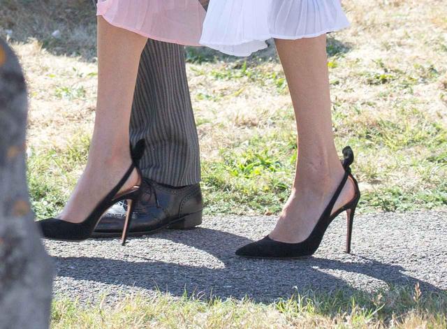 画像3: メーガン妃、誕生日は友人の結婚式へ!お呼ばれファッションをチェック