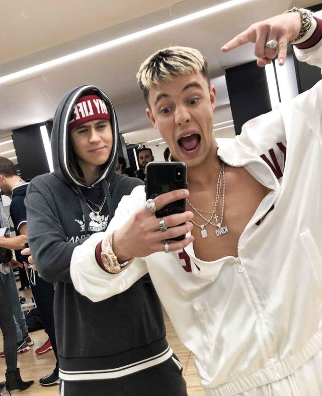 画像: ファンたちが大興奮した”キャッシュ”の久しぶりのツーショット。©Cameron Dallas / Twitter