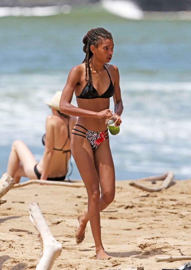画像2: ウィル・スミスの17歳娘、水着から伸びるスラっとした美脚にうっとり