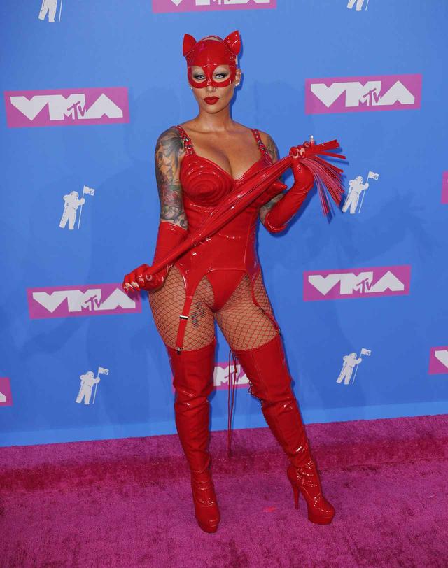 画像1: アンバー・ローズ、MTV VMAに登場したときの姿が強烈