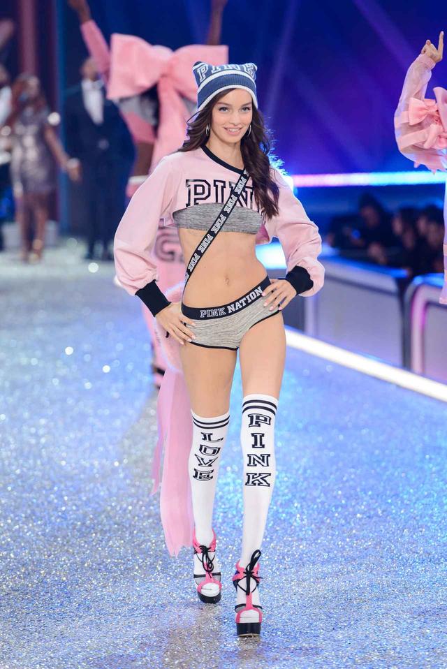 画像: 侮辱的発言でモデルたちが激怒