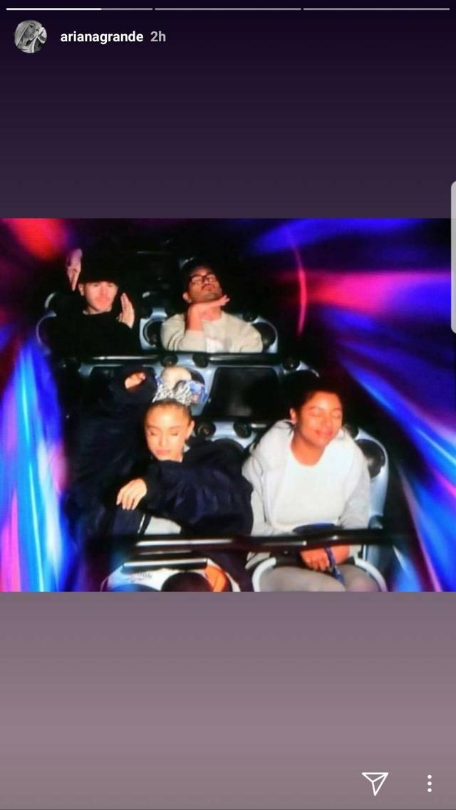 画像1: ディズニーランドなどの絶叫マシーンに乗るとセレブはどうなる?写真を一挙公開