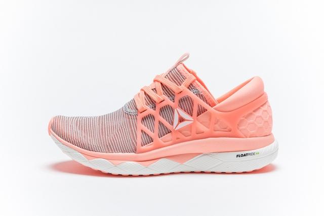画像1: リーボックから新作ランニングシューズFLOATRIDE FLEXWEAVE®登場