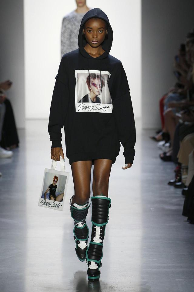 画像3: カーディ・Bの夫オフセット、ピカチュウの服を着てランウェイデビュー